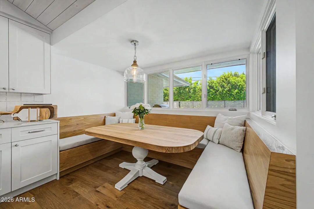 Real Estate Picture 7