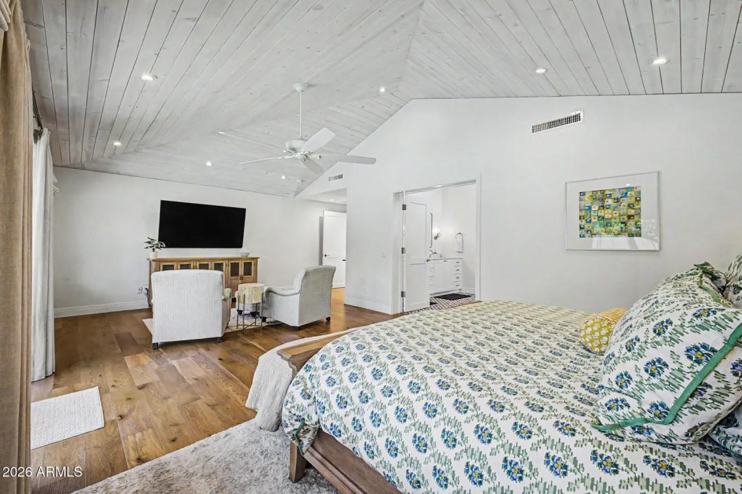 Real Estate Picture 16