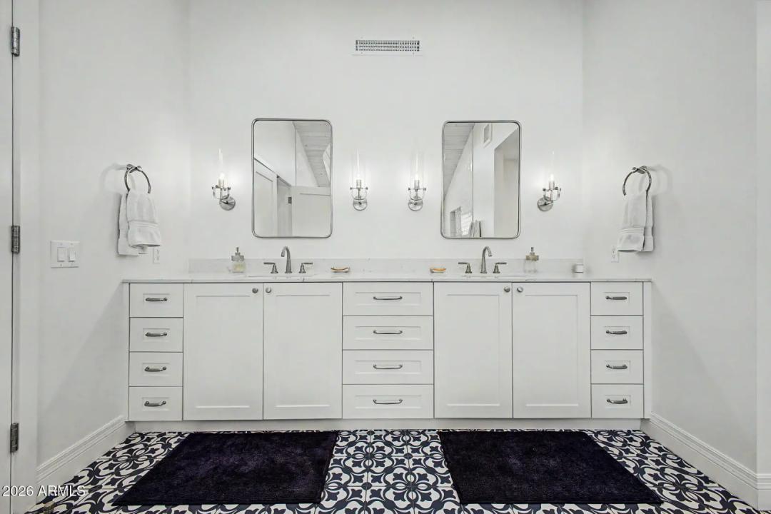 Real Estate Picture 18