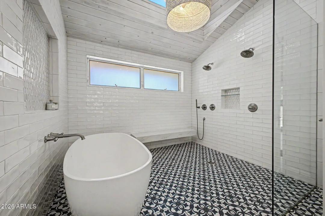 Real Estate Picture 17
