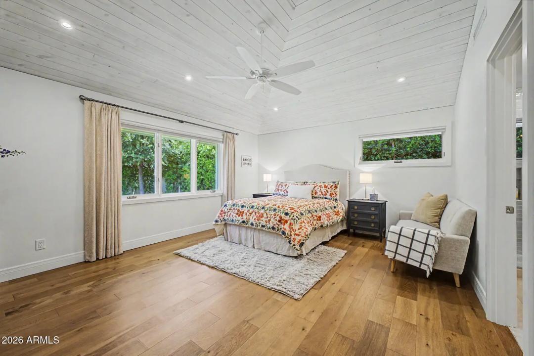 Real Estate Picture 24