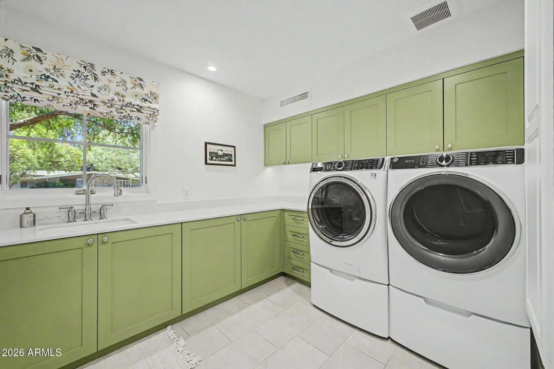 Real Estate Picture 34