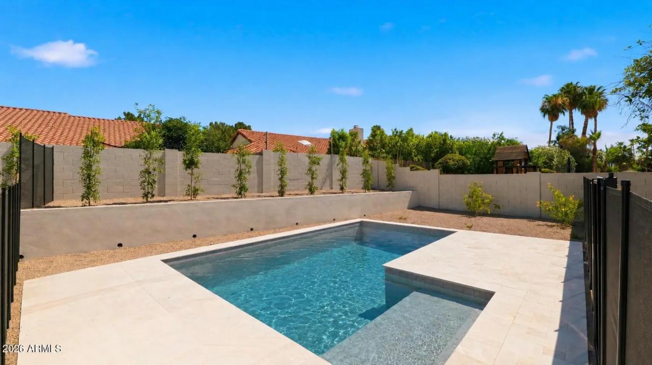 Real Estate Picture 3