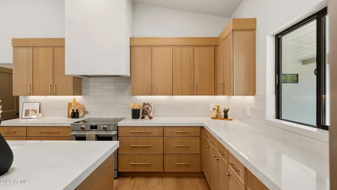 Real Estate Picture 5