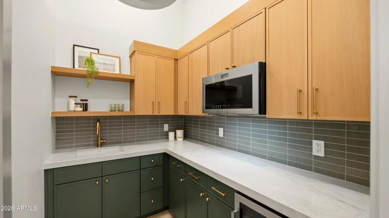 Real Estate Picture 8