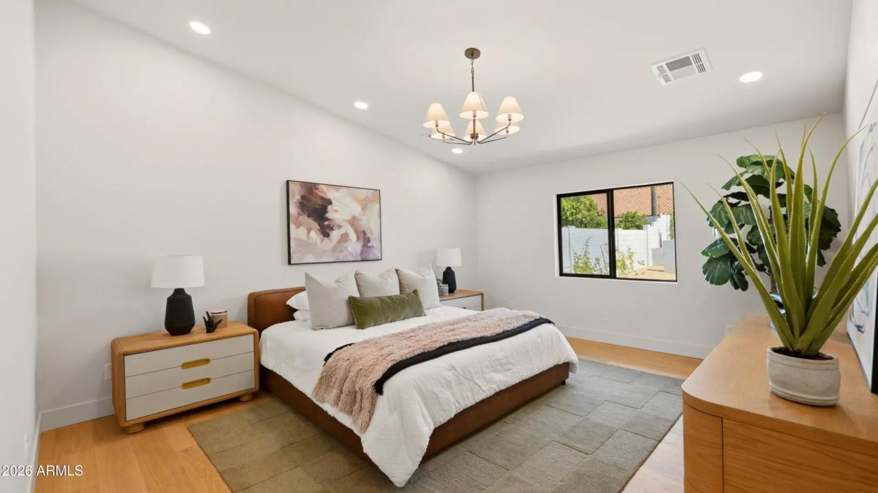 Real Estate Picture 12