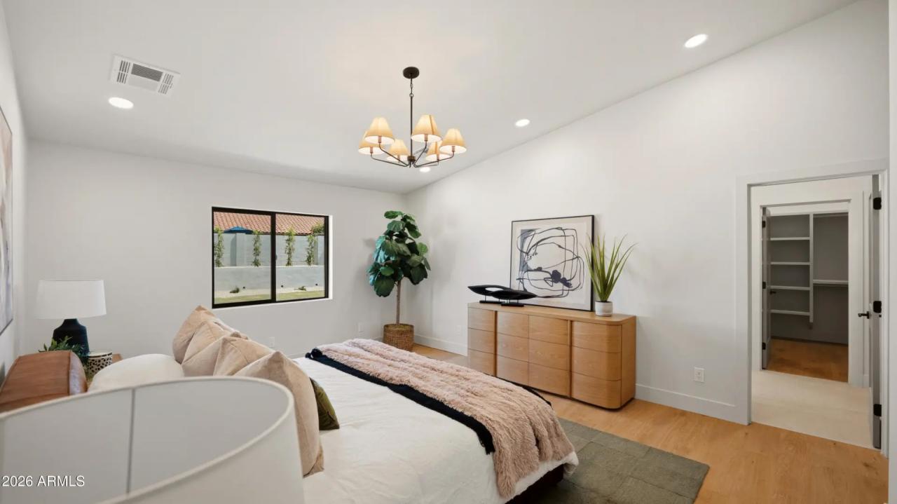 Real Estate Picture 13