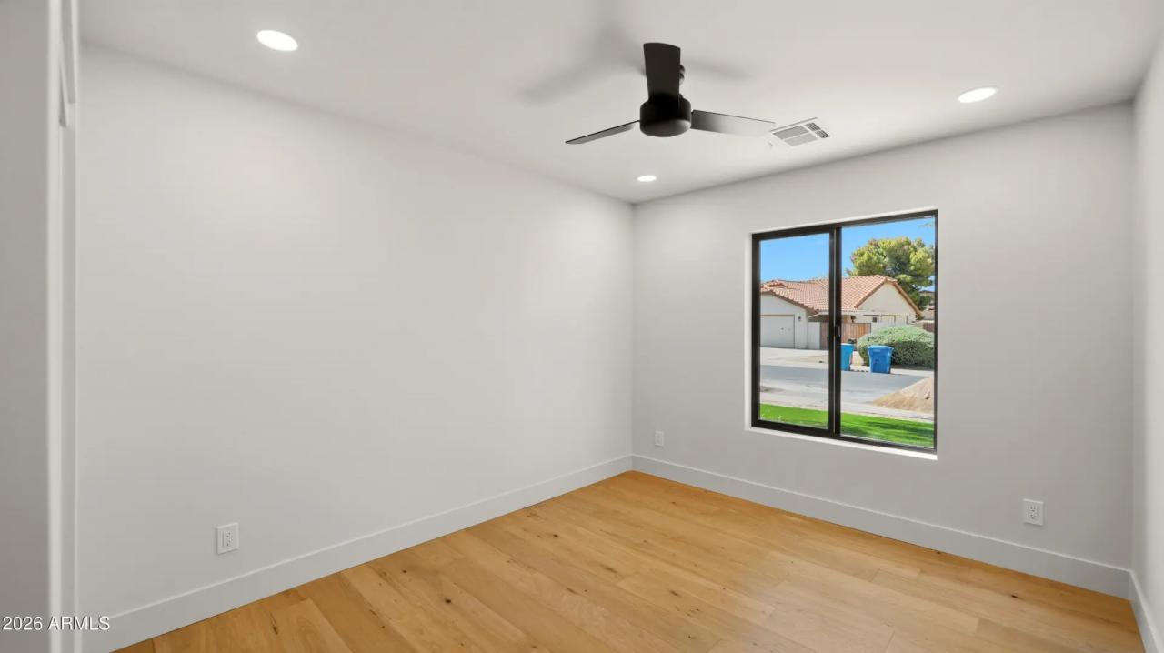 Real Estate Picture 24