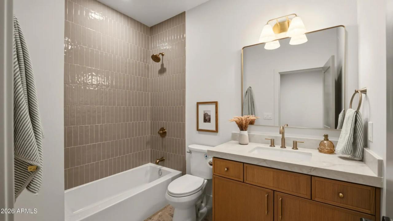 Real Estate Picture 25