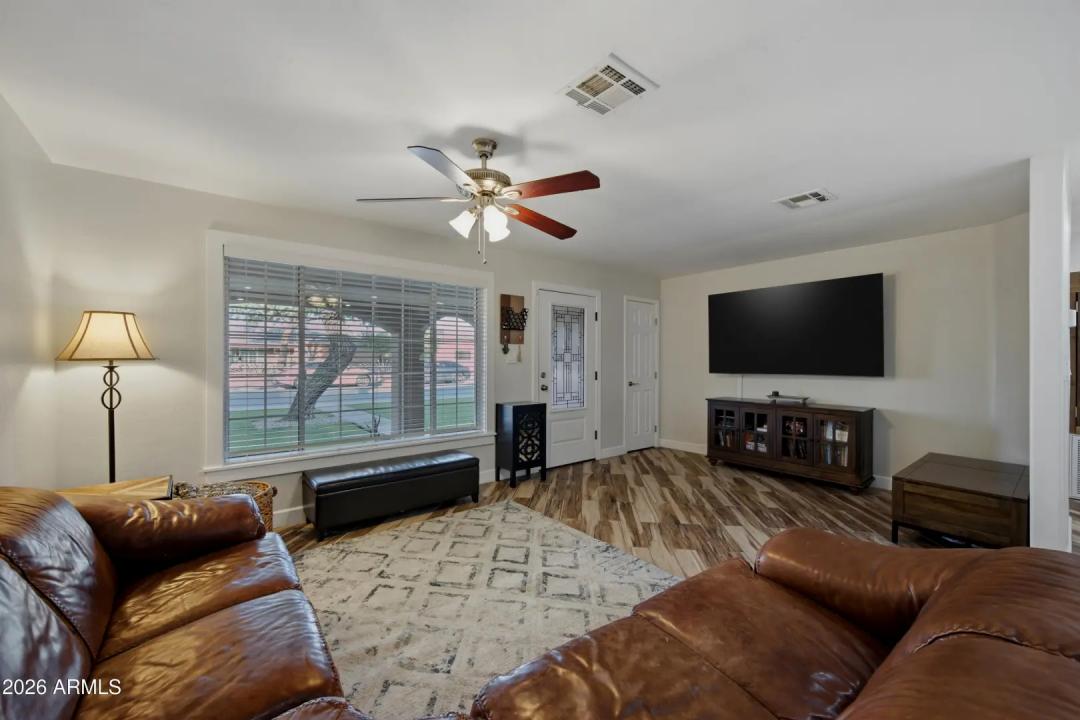 Real Estate Picture 5