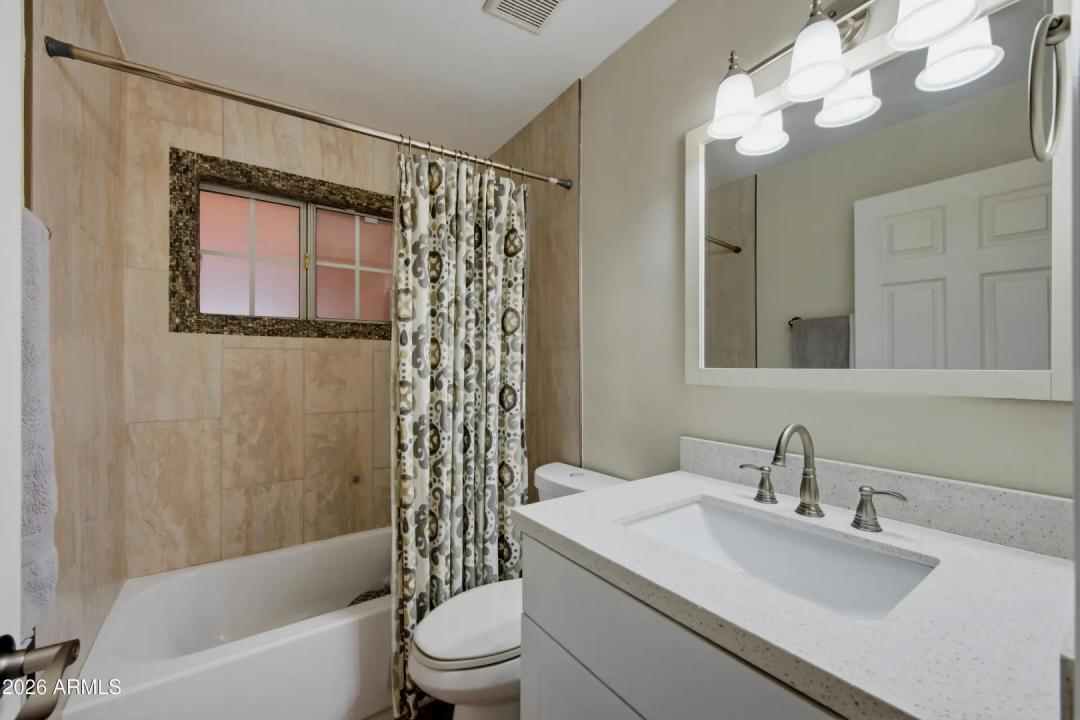 Real Estate Picture 15