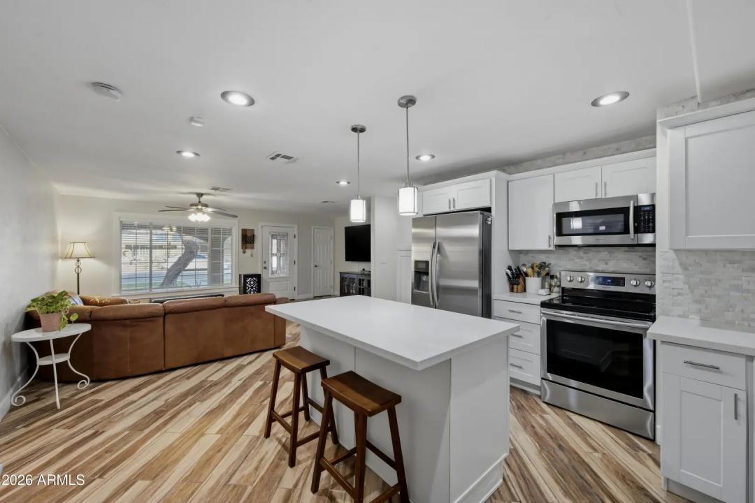 Real Estate Picture 3