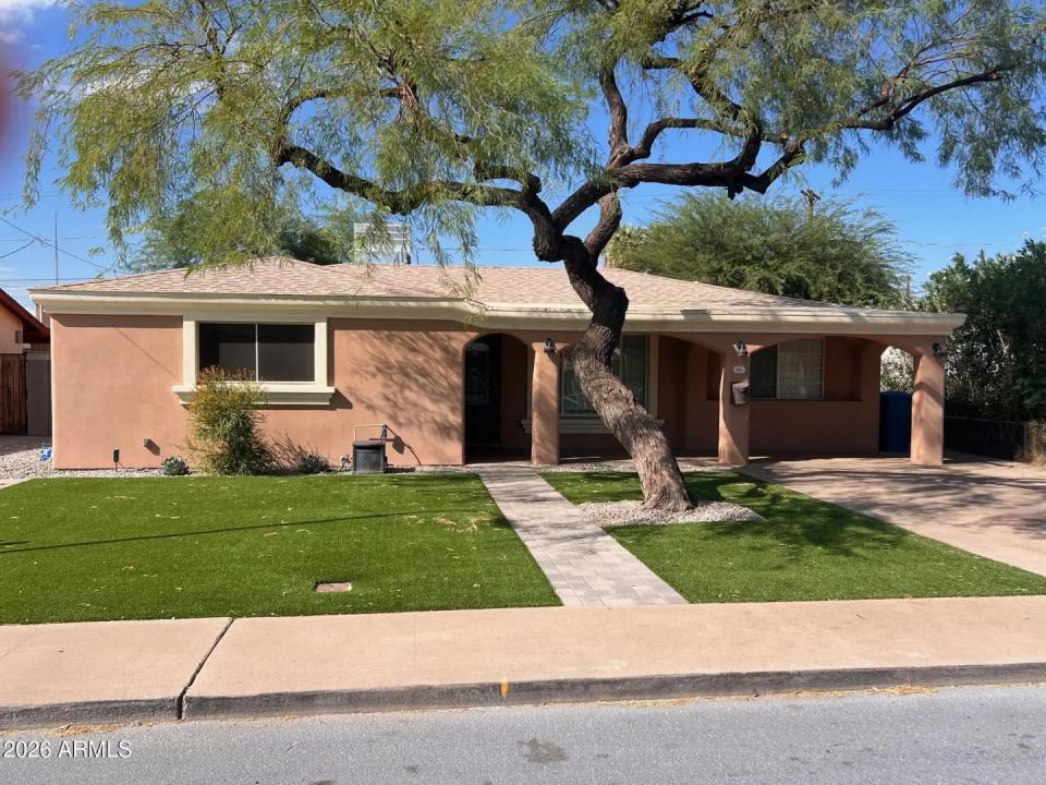 2422 N 37TH Street Phoenix AZ 85008