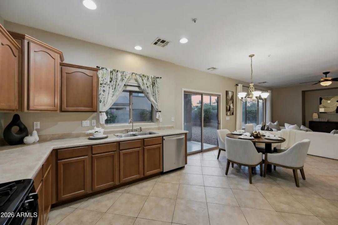 Real Estate Picture 9