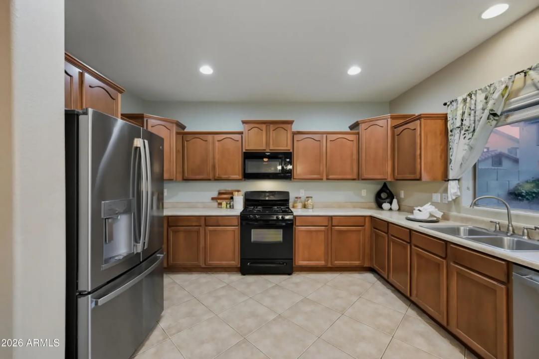 Real Estate Picture 3