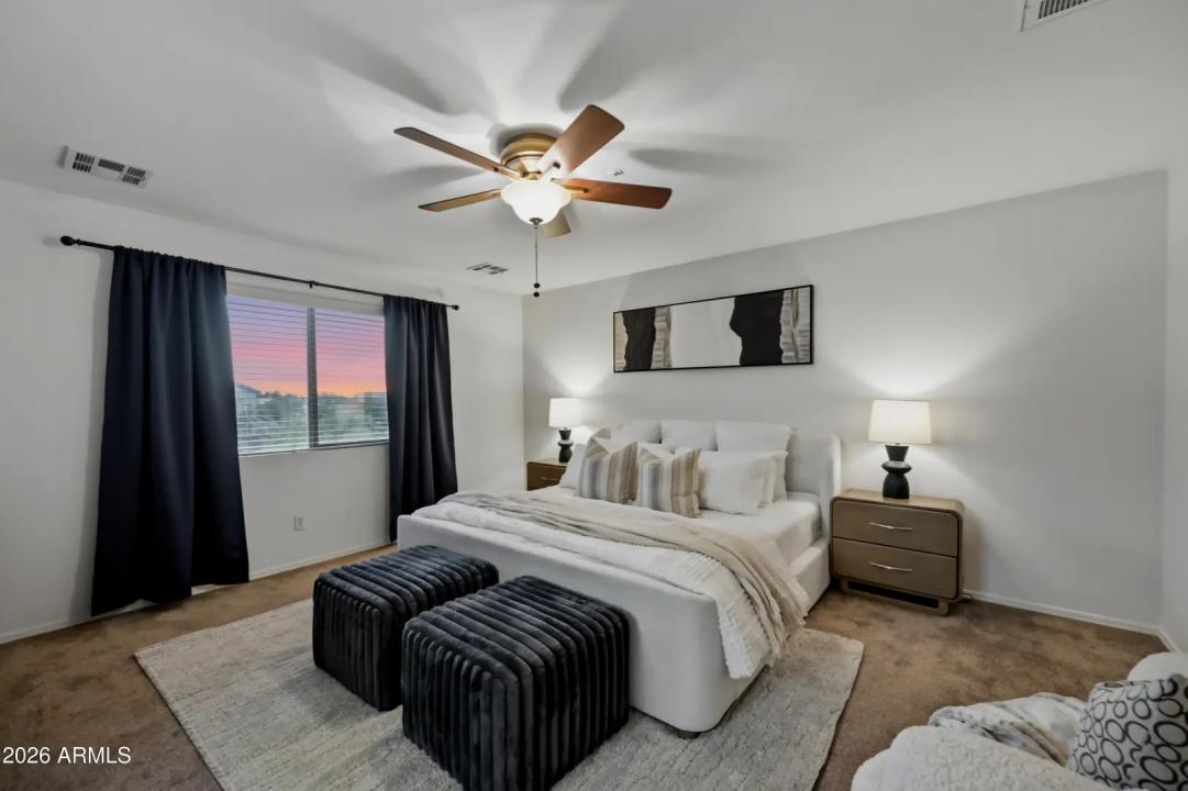 Real Estate Picture 4