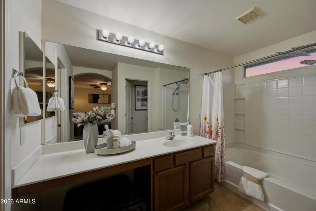 Real Estate Picture 12