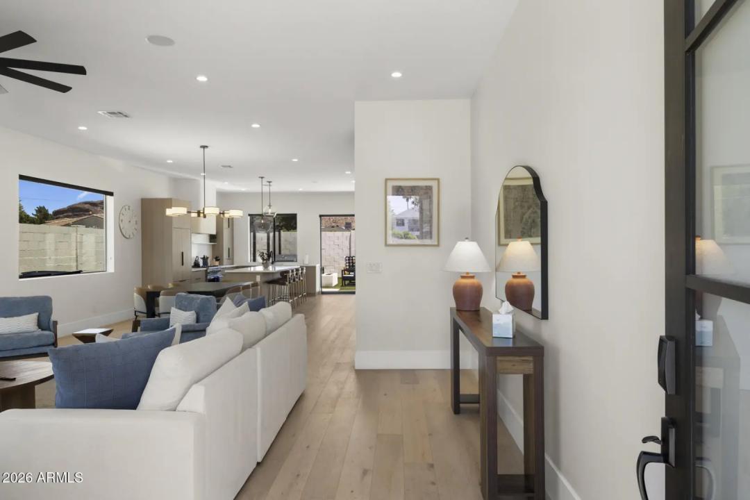 Real Estate Picture 4