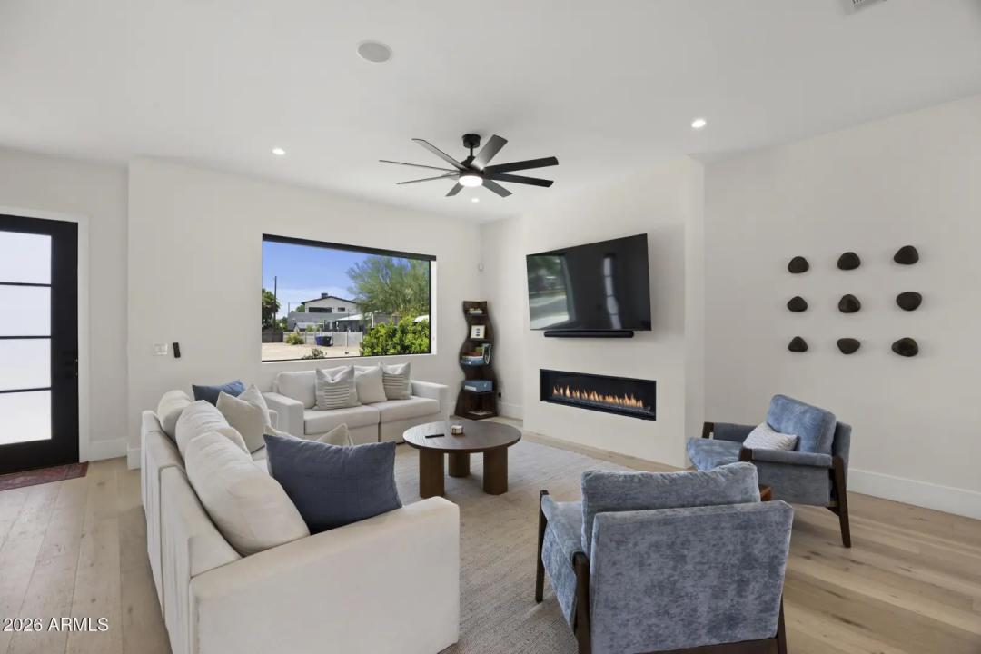 Real Estate Picture 7