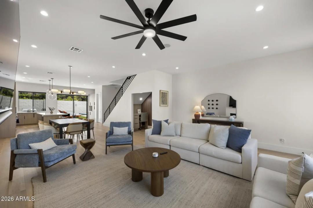 Real Estate Picture 8
