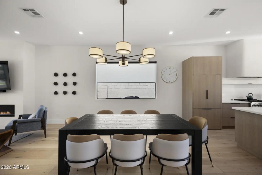 Real Estate Picture 10