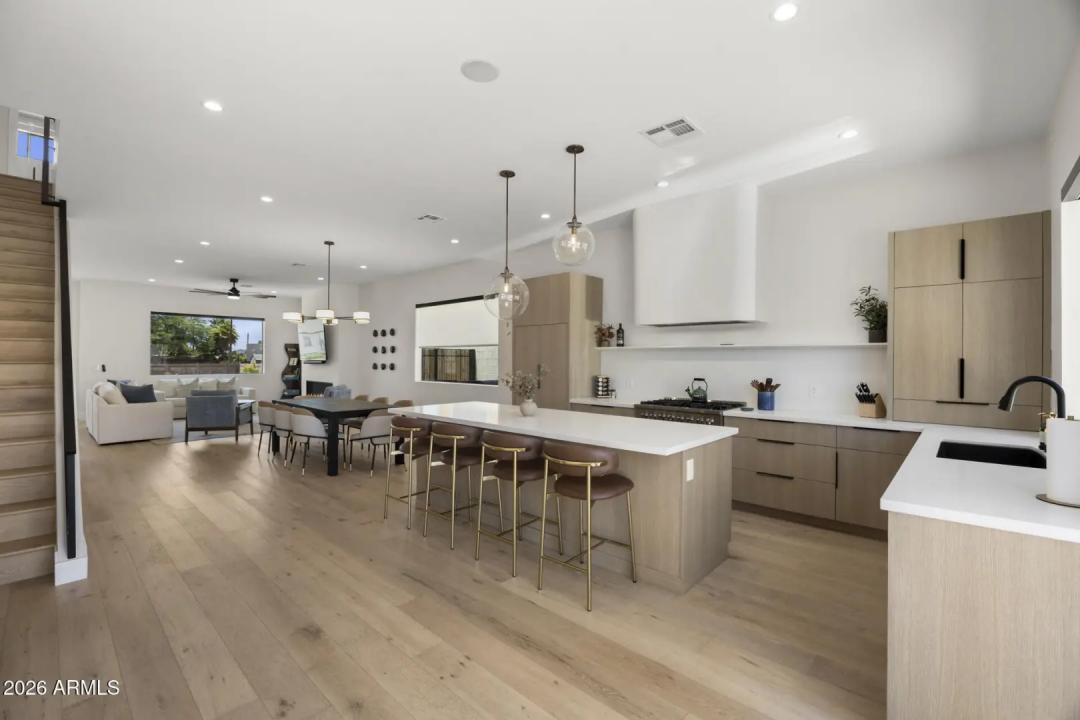 Real Estate Picture 18