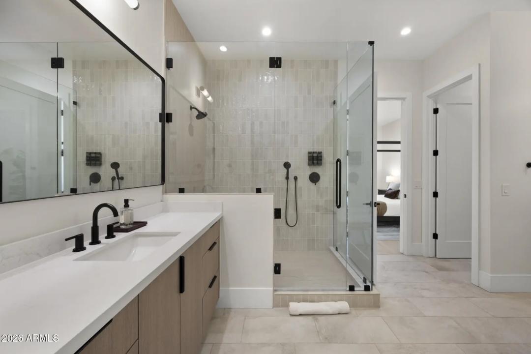 Real Estate Picture 32