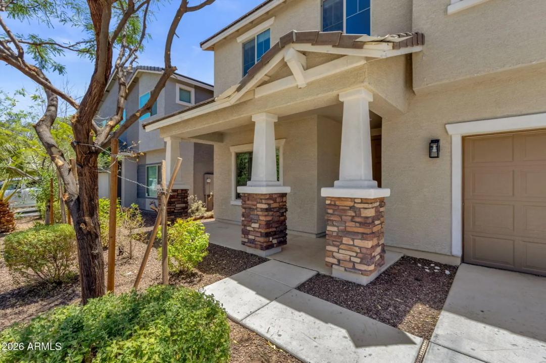 Real Estate Picture 4