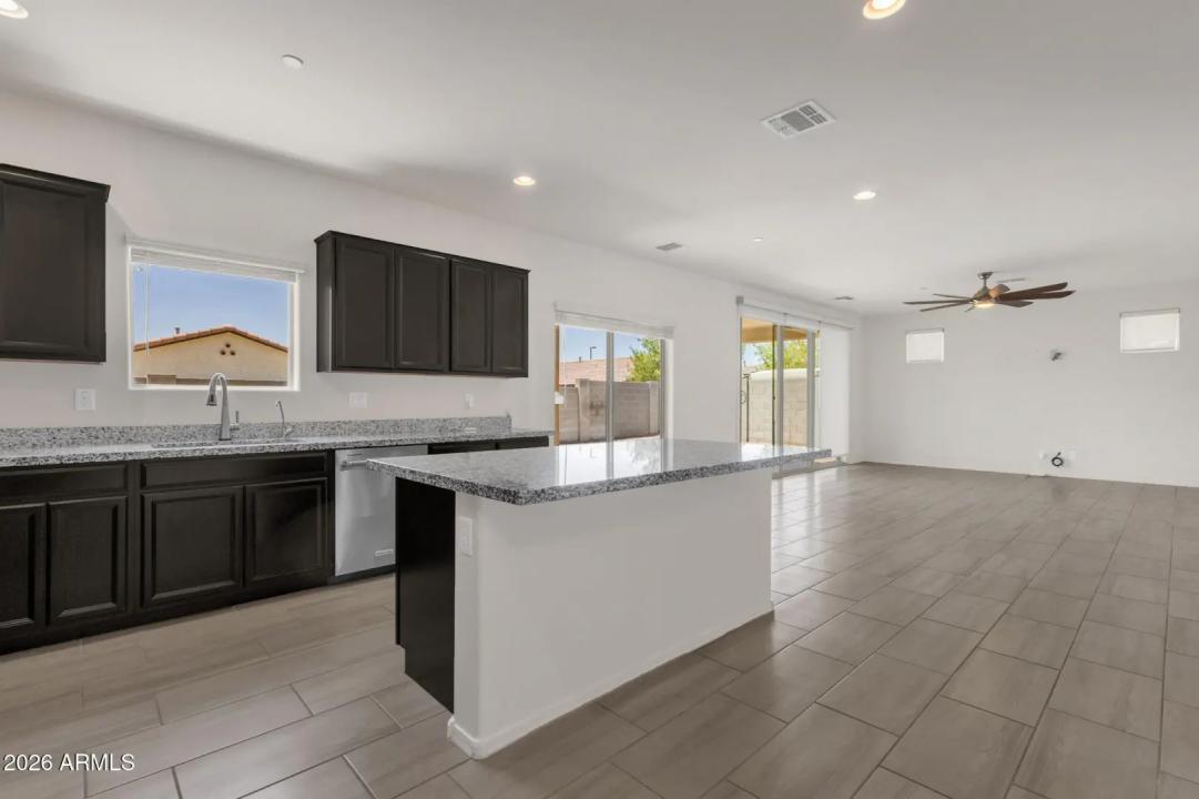 Real Estate Picture 12
