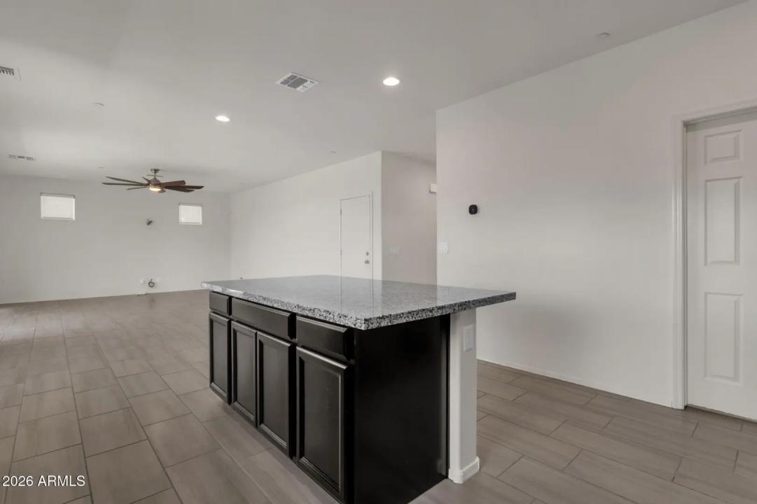 Real Estate Picture 14