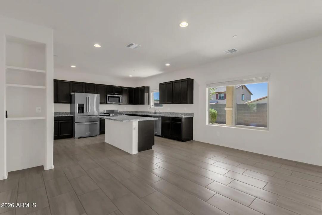 Real Estate Picture 17