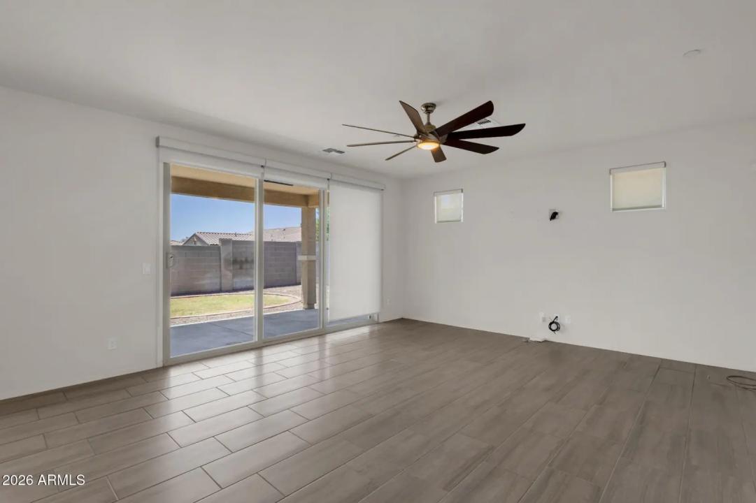 Real Estate Picture 18