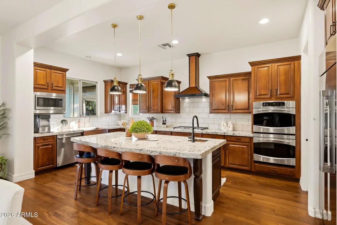 Real Estate Picture 9