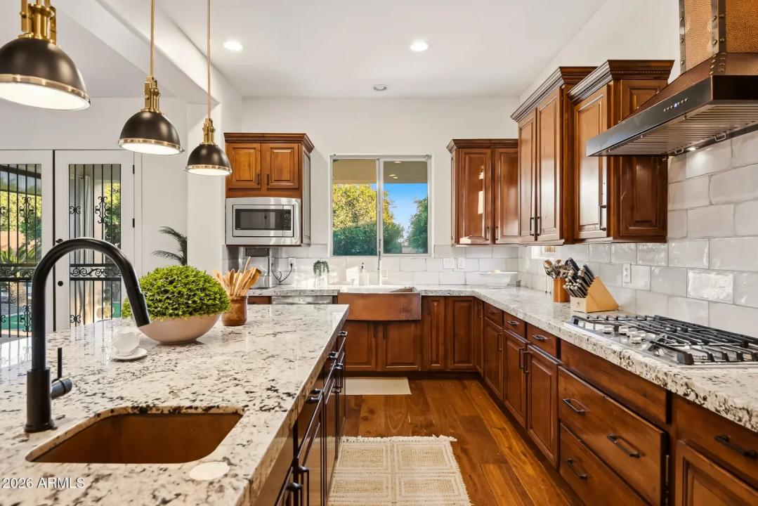 Real Estate Picture 10