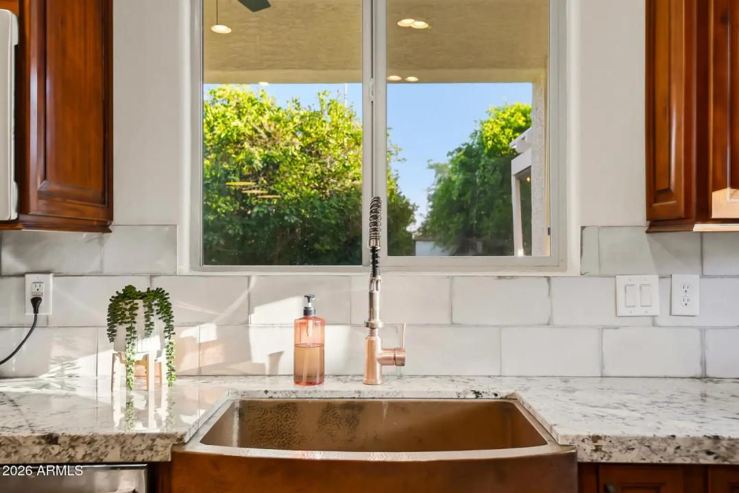 Real Estate Picture 14