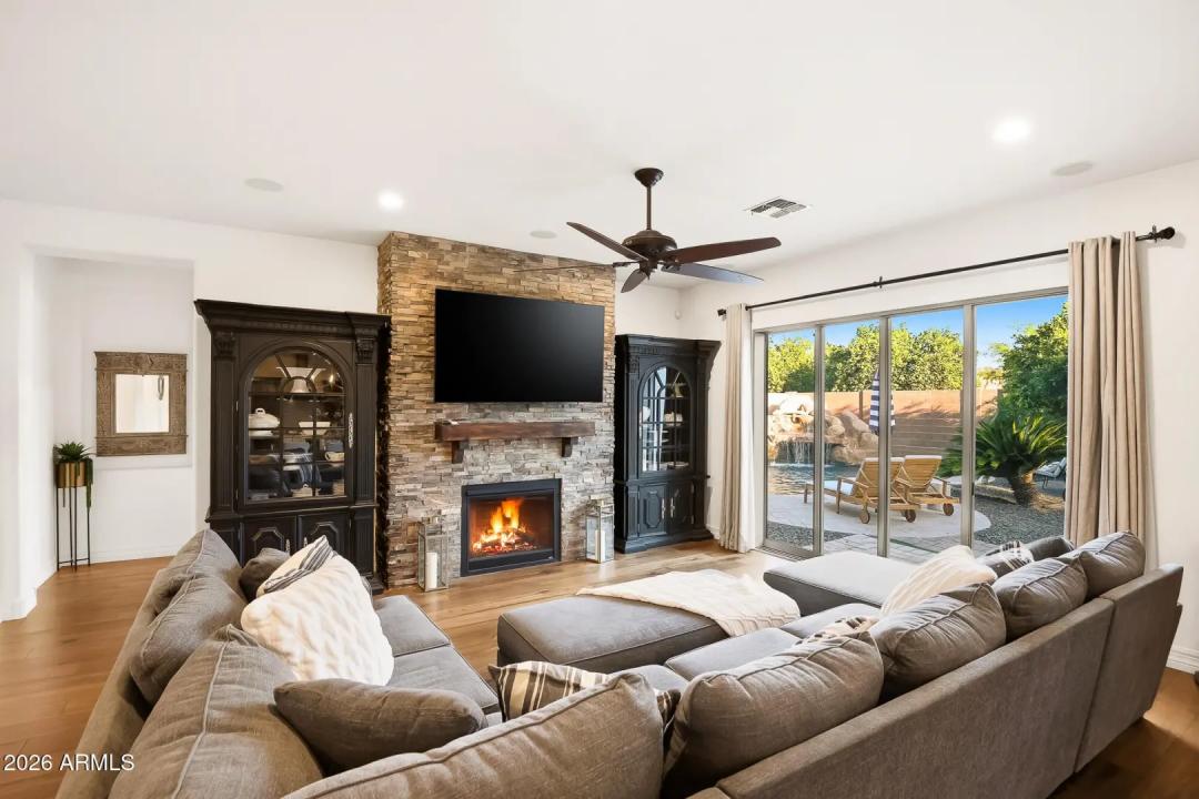 Real Estate Picture 24