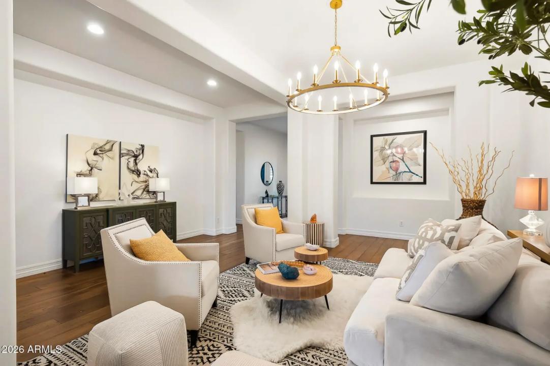 Real Estate Picture 8