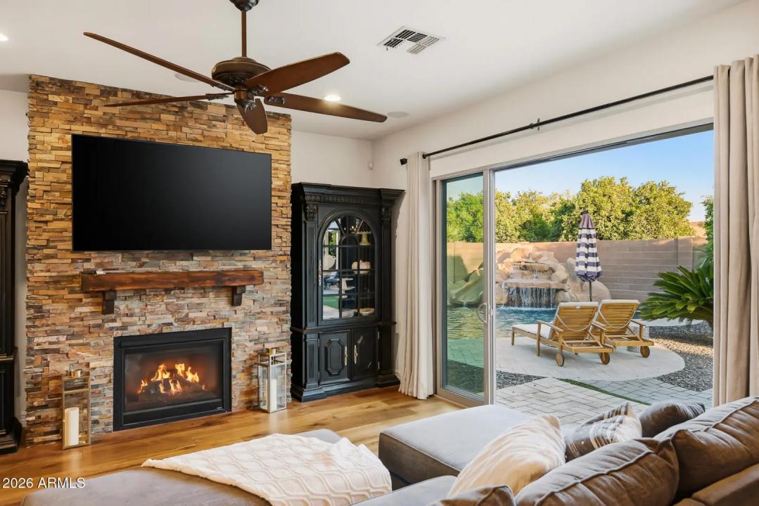 Real Estate Picture 25