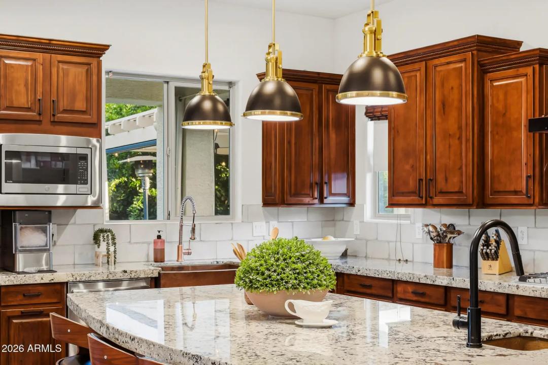 Real Estate Picture 16