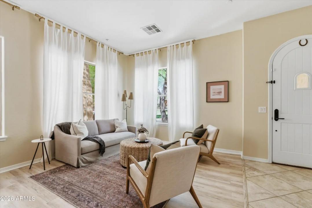 Real Estate Picture 5