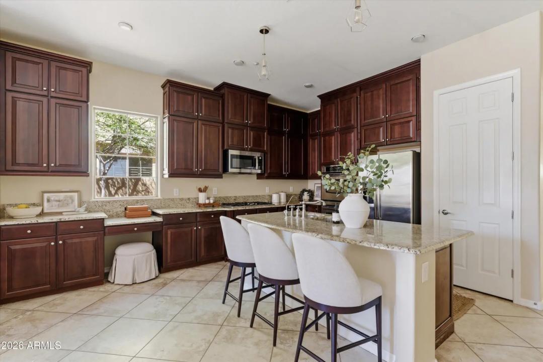 Real Estate Picture 11