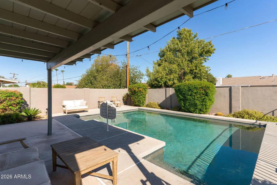 Real Estate Picture 3