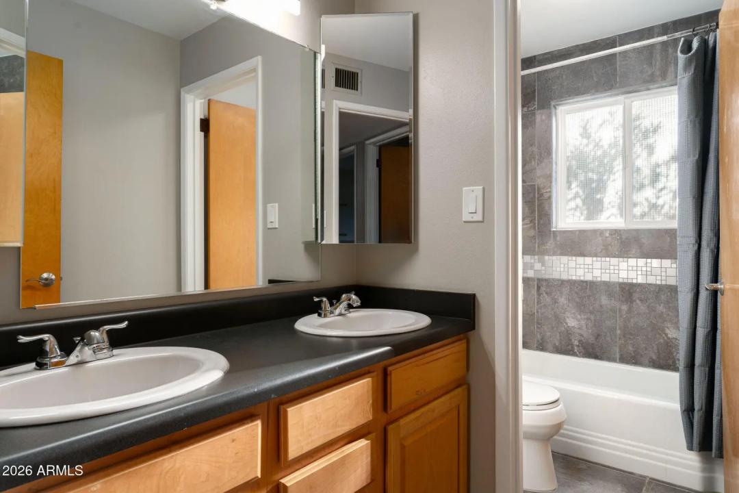 Real Estate Picture 18