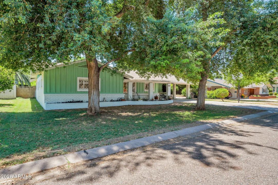 Real Estate Picture 3