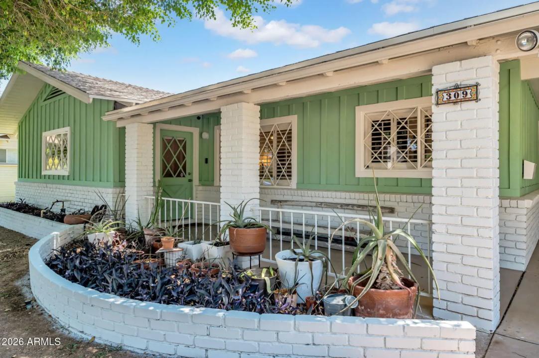 Real Estate Picture 4