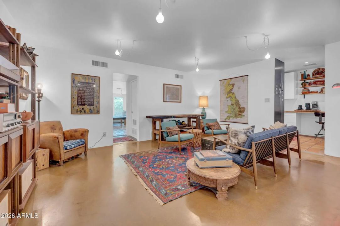 Real Estate Picture 7