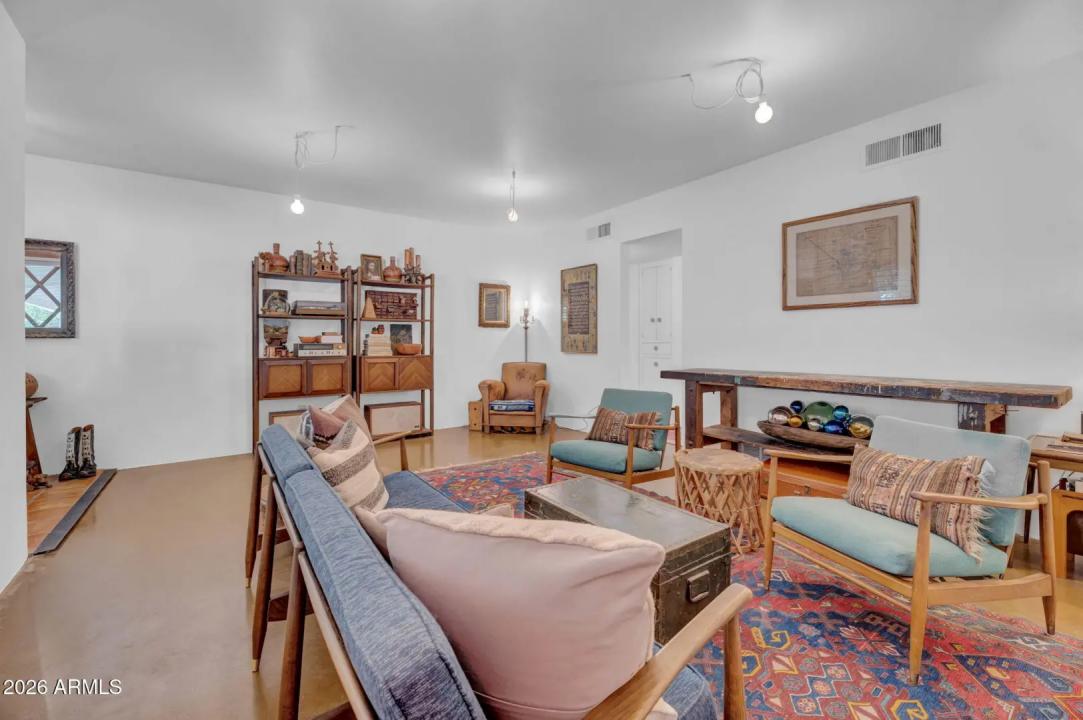 Real Estate Picture 8