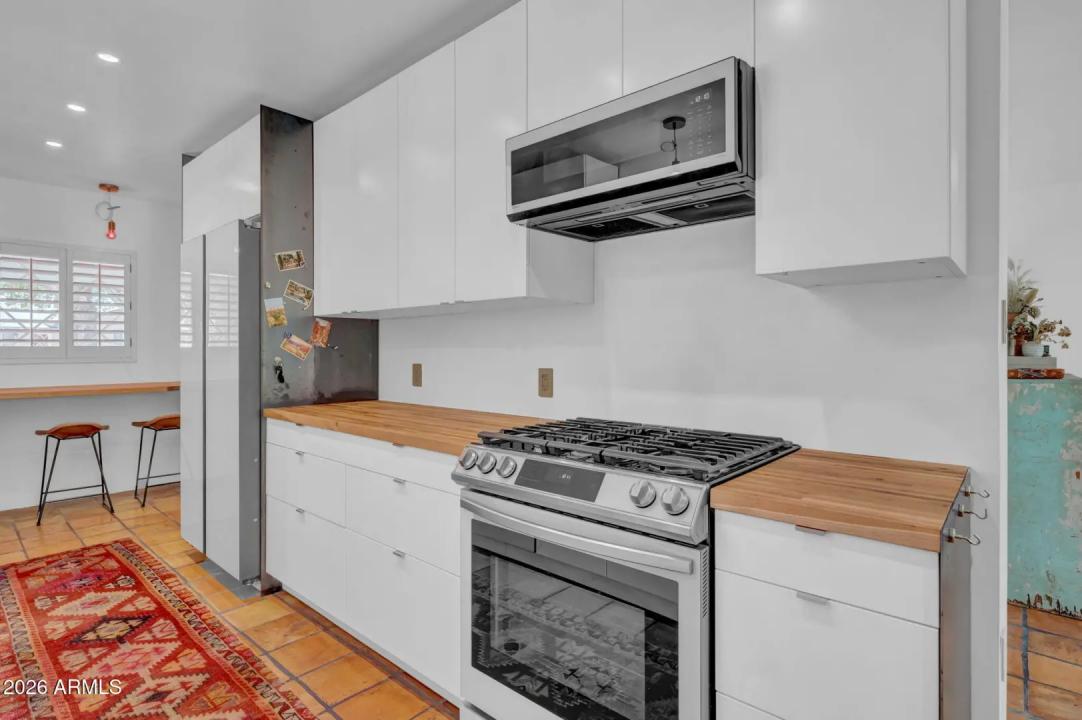 Real Estate Picture 10