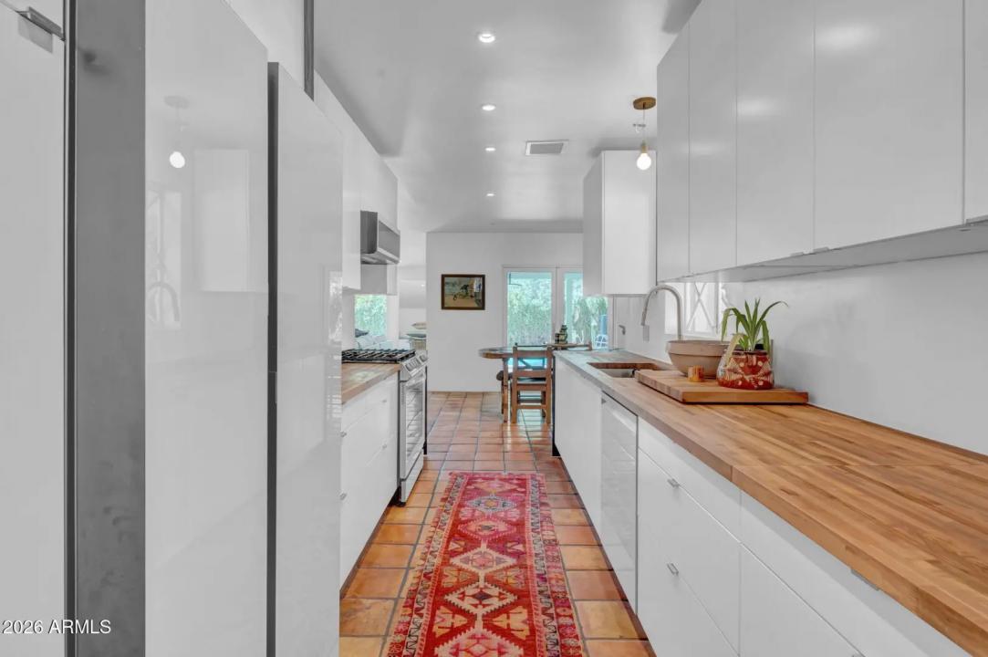 Real Estate Picture 12