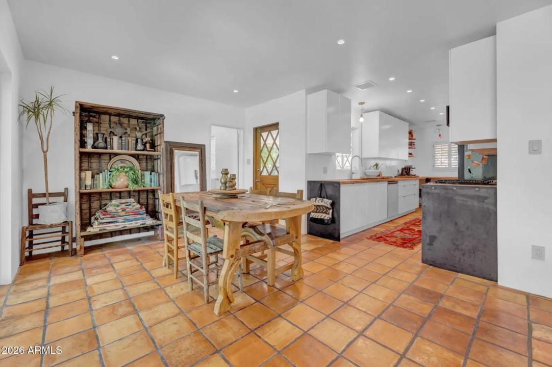 Real Estate Picture 17